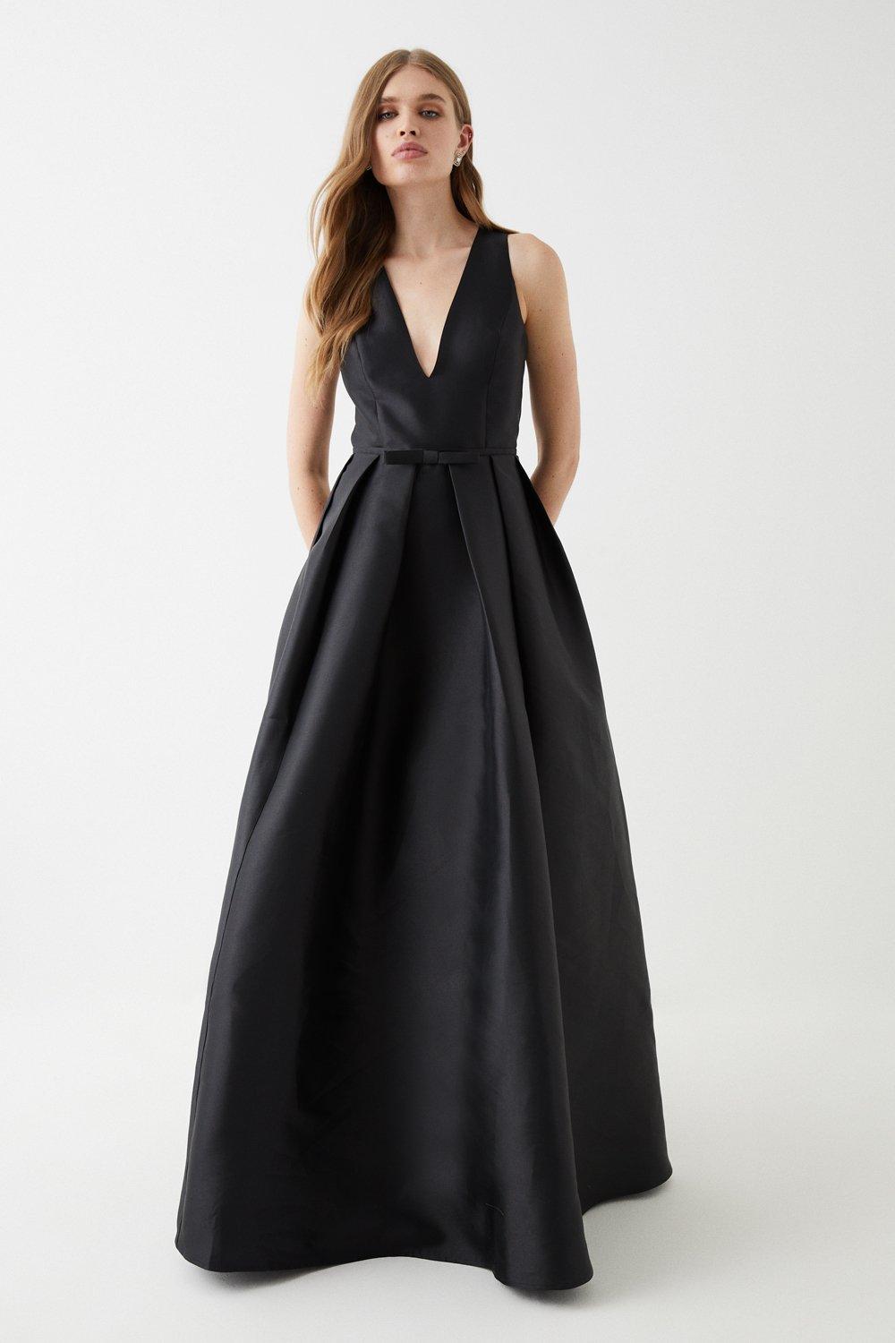 Black gown with pockets best sale